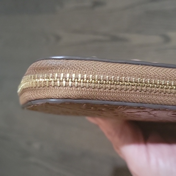 Tory Burch Wallet - Picture 4 of 8